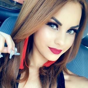 Meet your Posher, Alejandra